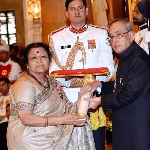 Kanupriya Pandit mother Ushakiran Khan received Padma Shri