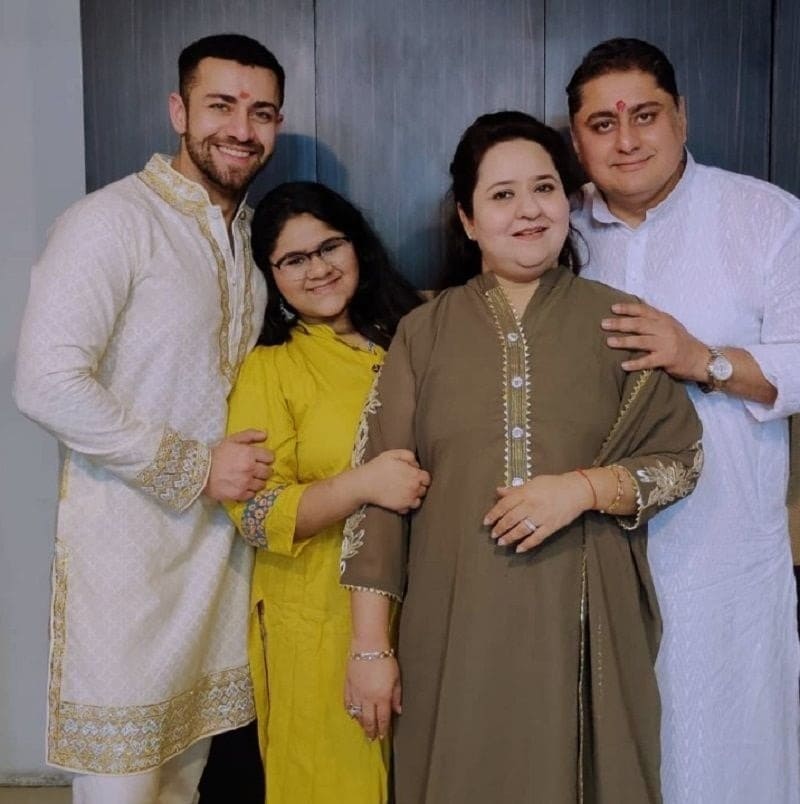 Mahir Pandhi with his sister and parents