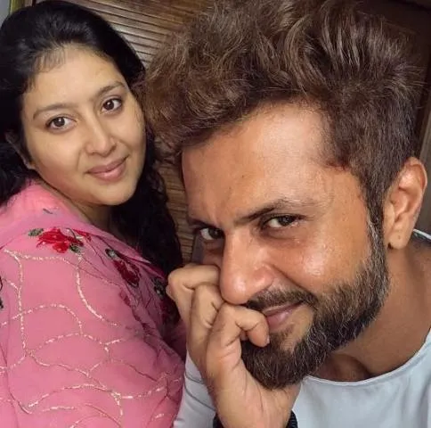 Aamir Dalvi With his wife
