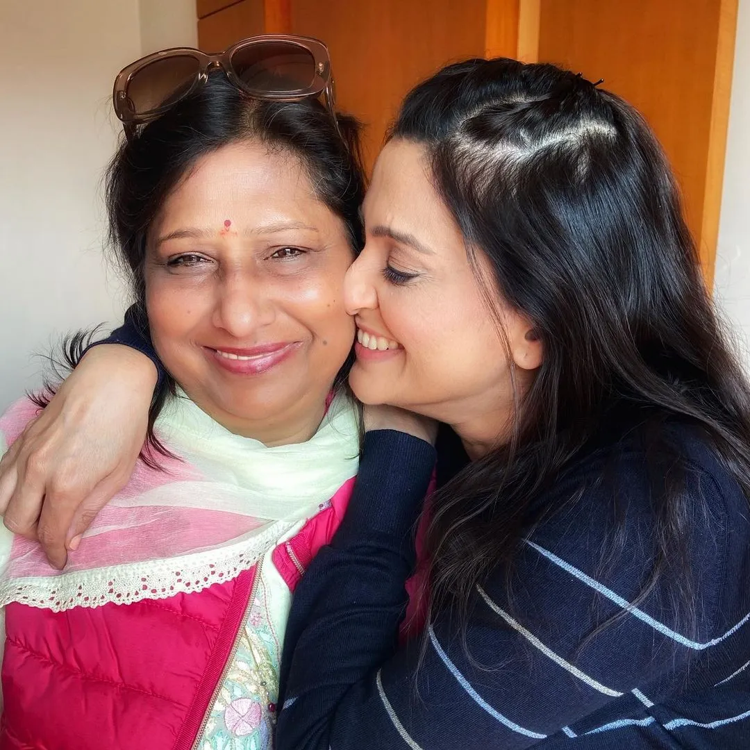 Smita Bansal With His Mother