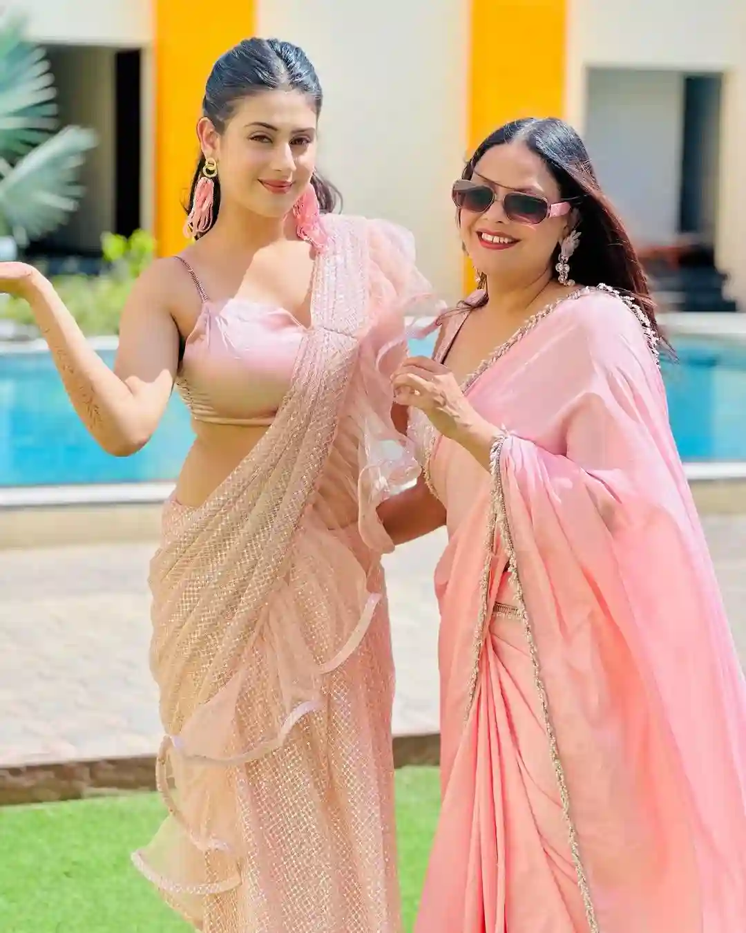 Isha Malviya With Her Mother